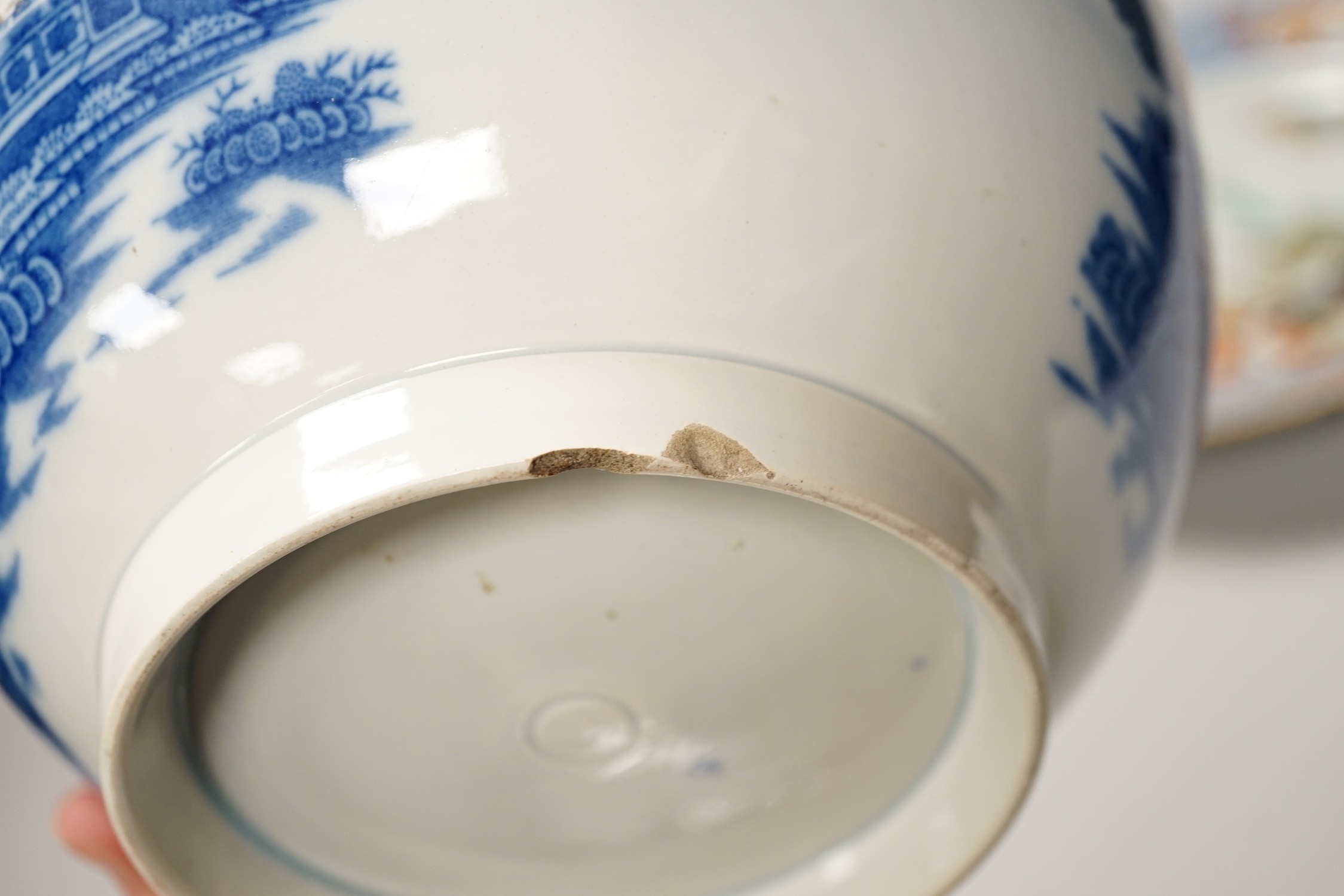 Three English pearlware blue and white bowls and two Samson plates